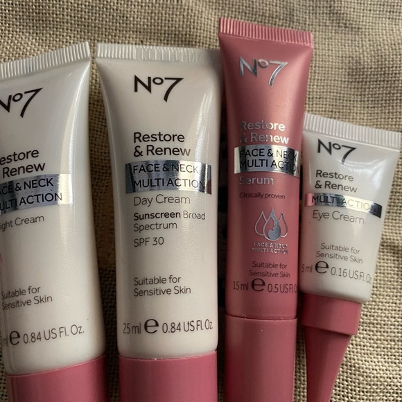 No7 Restore & Renew Skincare Set - Picture 1 of 5